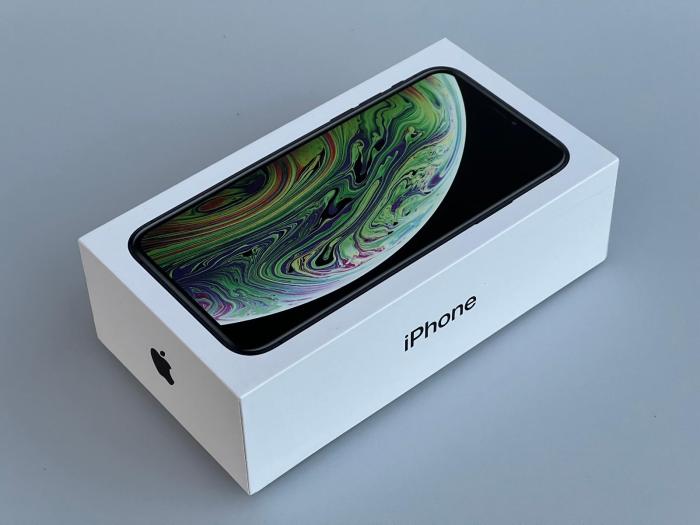 Apple iPhone XS, US Version, 64GB, Space Gray - GSM Carriers (Renewed)